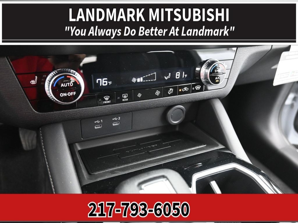 Mitsubishi Outlander Vehicle Full-screen Gallery Image 12
