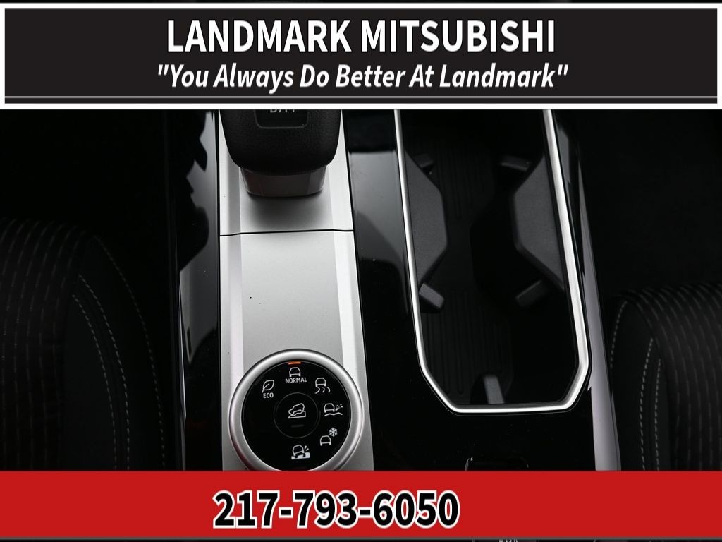 Mitsubishi Outlander Vehicle Full-screen Gallery Image 13