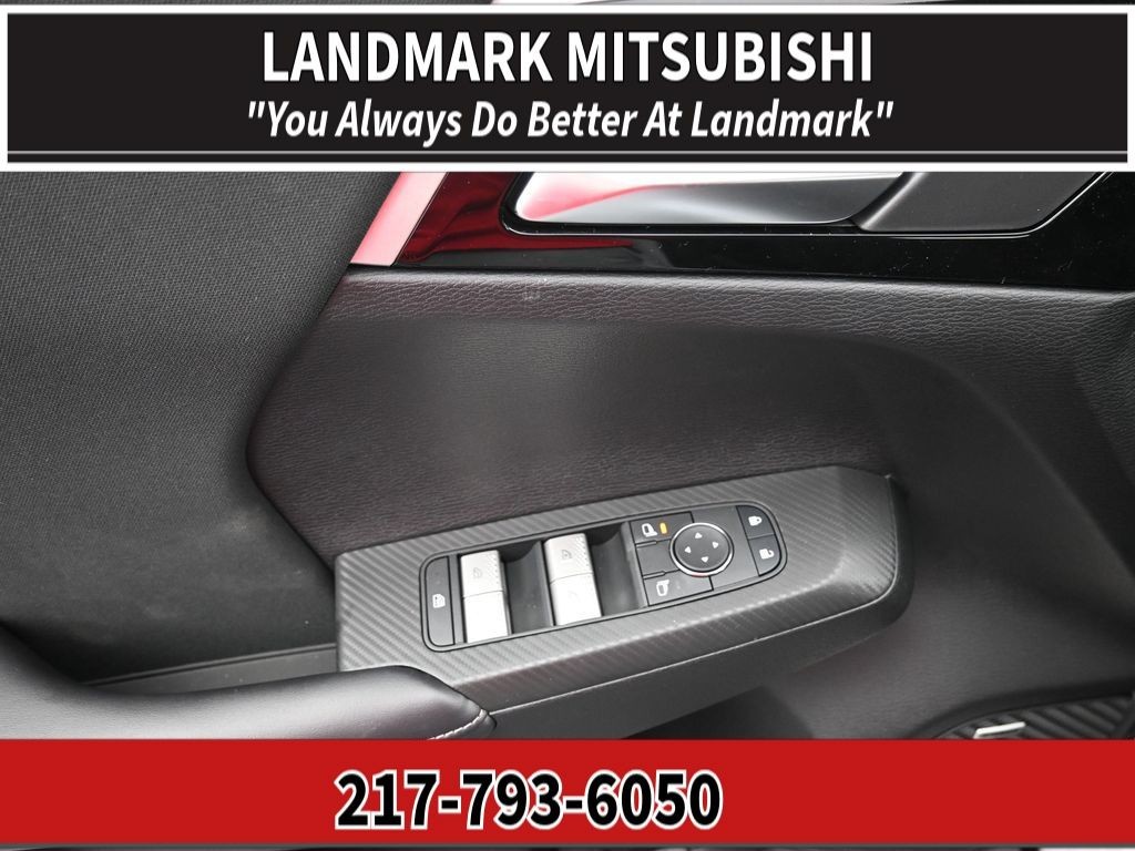 Mitsubishi Outlander Vehicle Full-screen Gallery Image 15