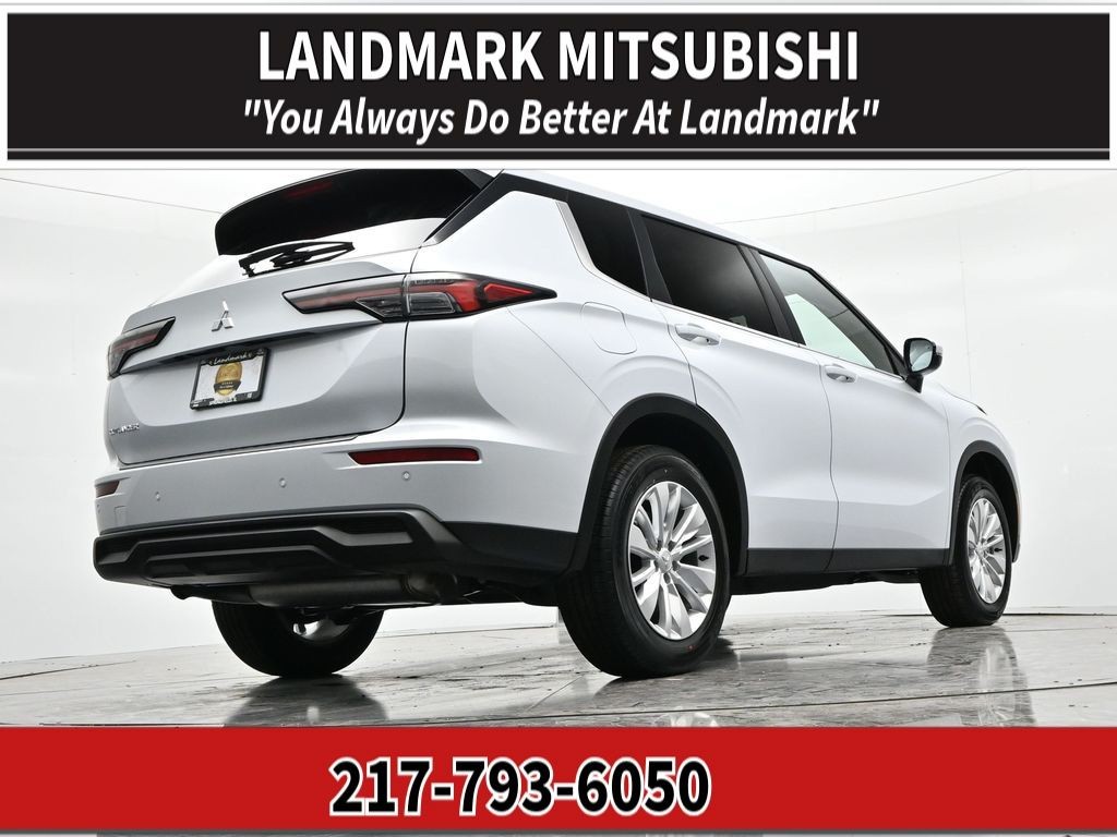 Mitsubishi Outlander Vehicle Full-screen Gallery Image 23