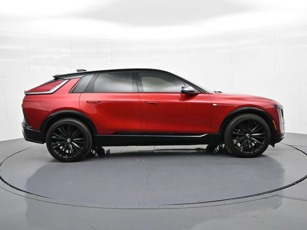 Cadillac LYRIQ Vehicle Full-screen Gallery Image 4