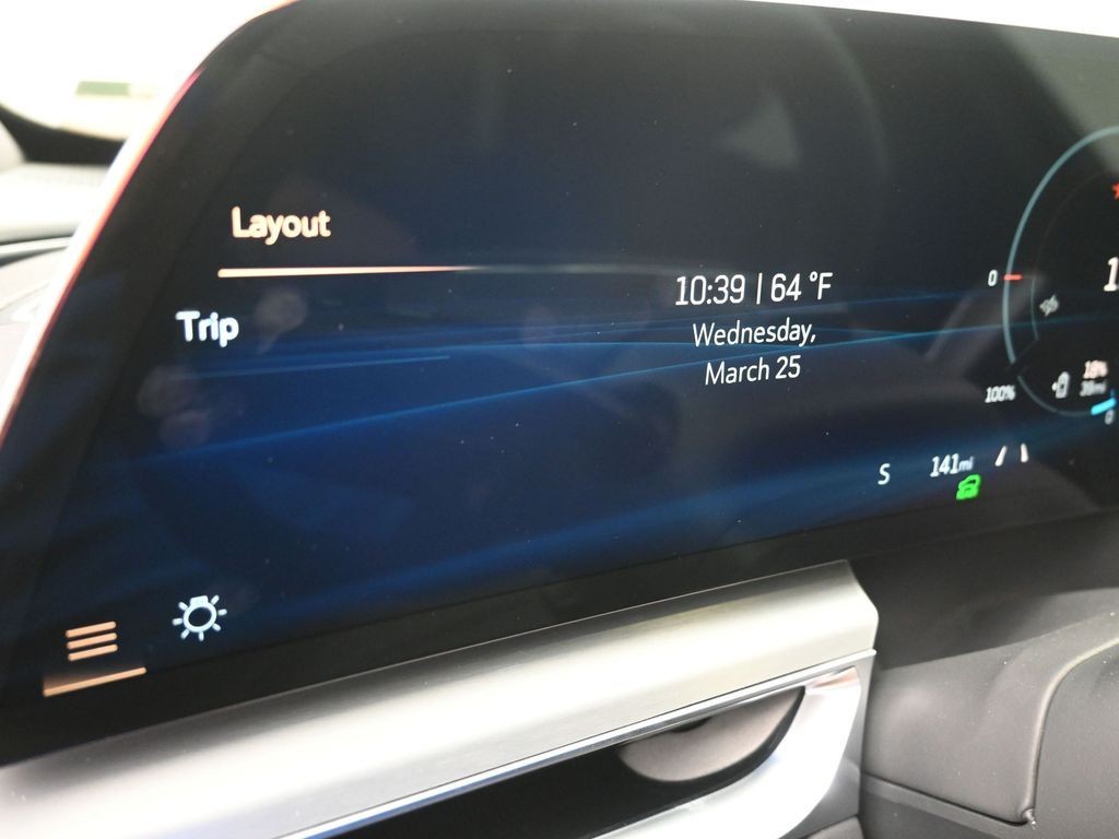 Cadillac LYRIQ Vehicle Full-screen Gallery Image 9