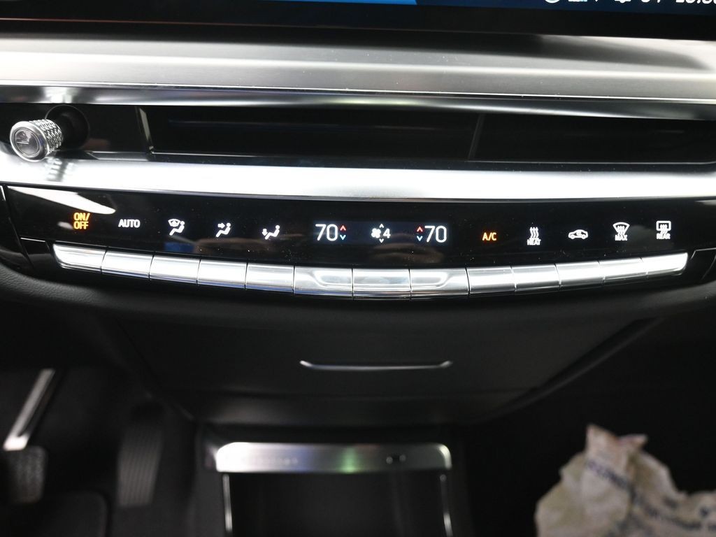 Cadillac LYRIQ Vehicle Full-screen Gallery Image 12