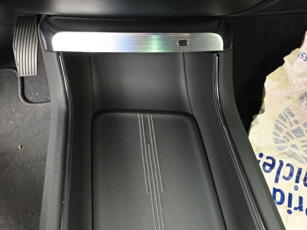 Cadillac LYRIQ Vehicle Full-screen Gallery Image 13