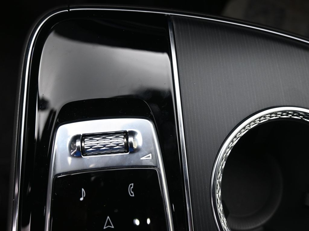 Cadillac LYRIQ Vehicle Full-screen Gallery Image 15