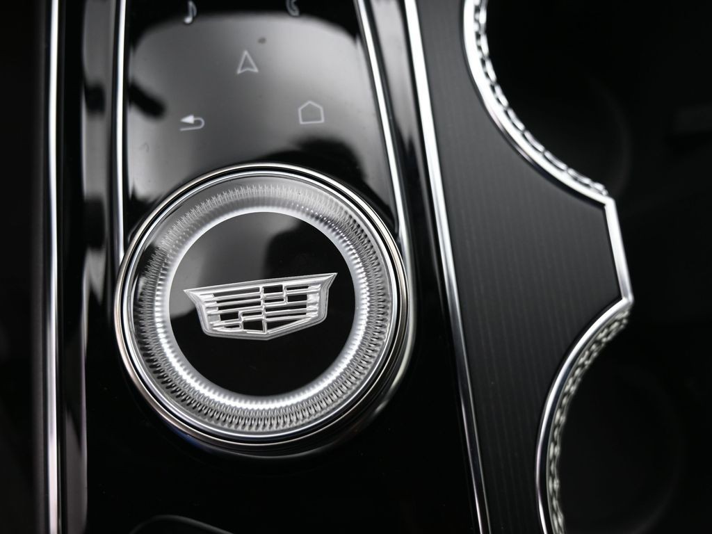 Cadillac LYRIQ Vehicle Full-screen Gallery Image 16