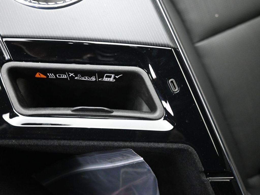 Cadillac LYRIQ Vehicle Full-screen Gallery Image 17