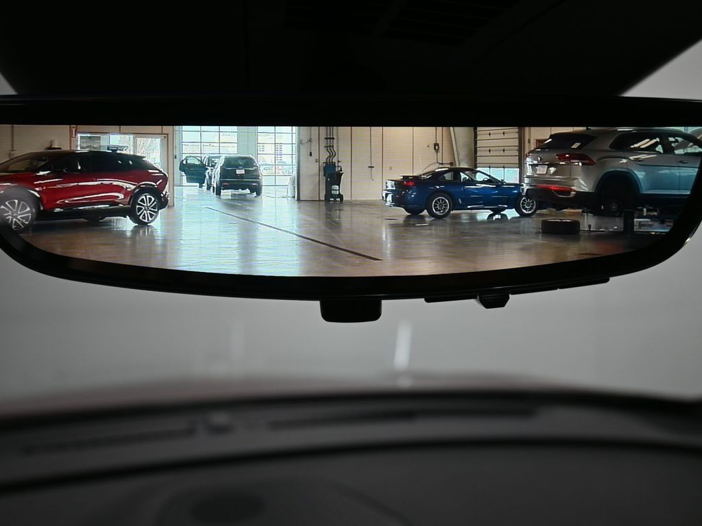 Cadillac LYRIQ Vehicle Full-screen Gallery Image 19