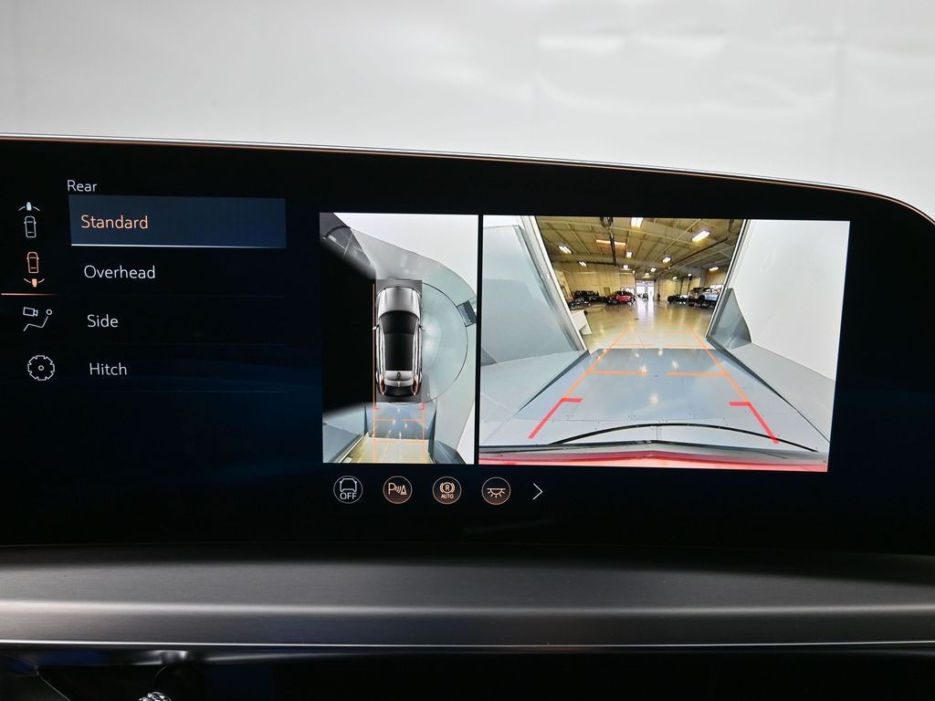 Cadillac LYRIQ Vehicle Full-screen Gallery Image 20