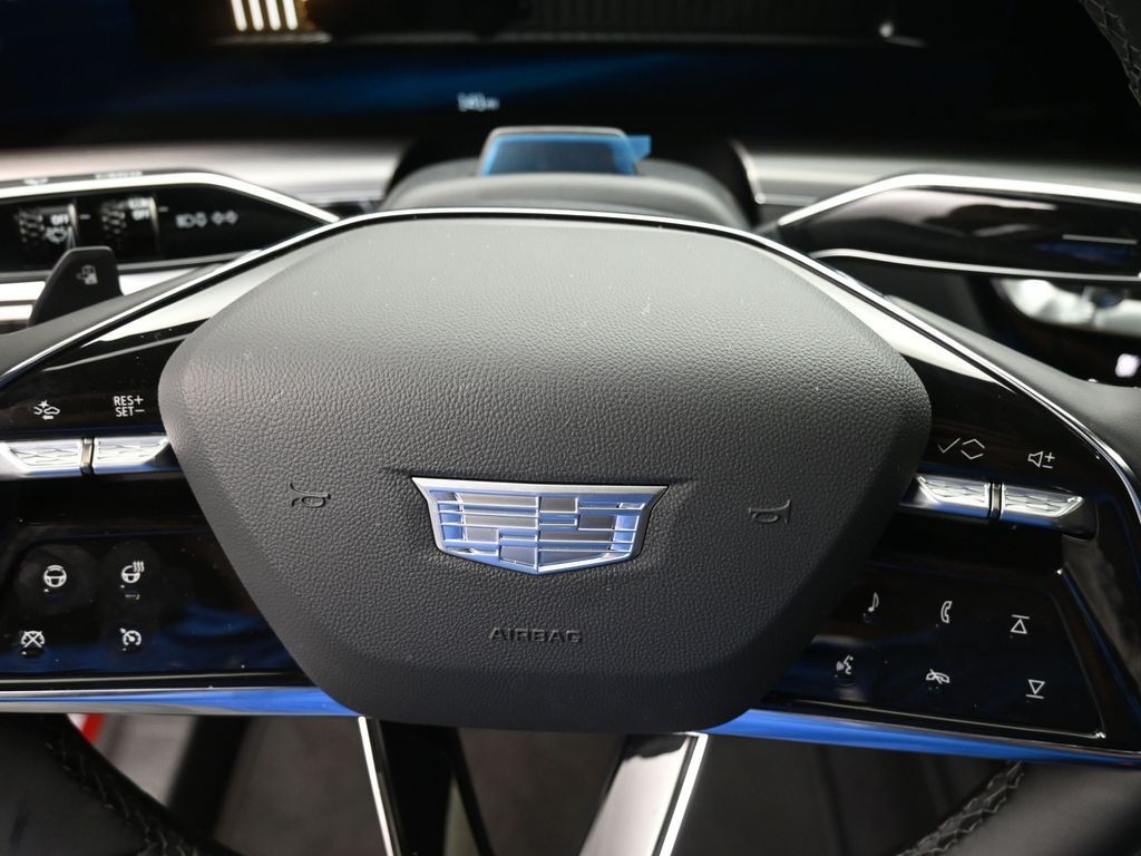 Cadillac LYRIQ Vehicle Full-screen Gallery Image 21