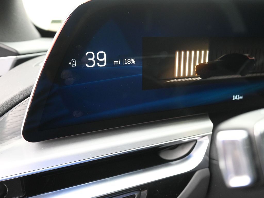 Cadillac LYRIQ Vehicle Full-screen Gallery Image 22