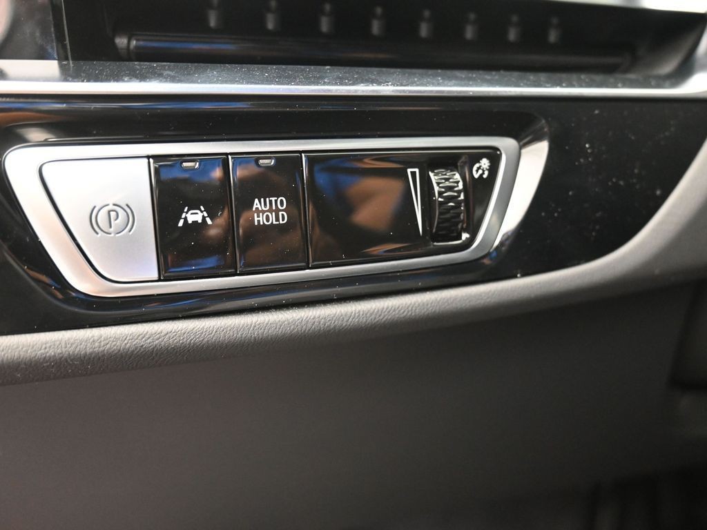 Cadillac LYRIQ Vehicle Full-screen Gallery Image 23