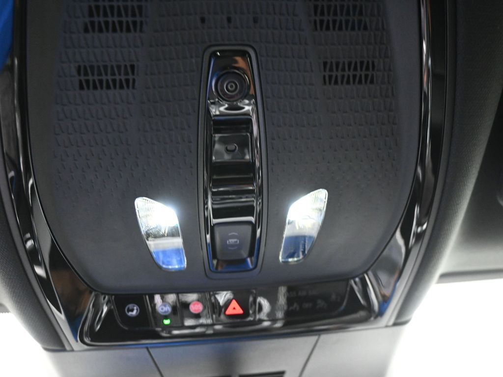 Cadillac LYRIQ Vehicle Full-screen Gallery Image 28