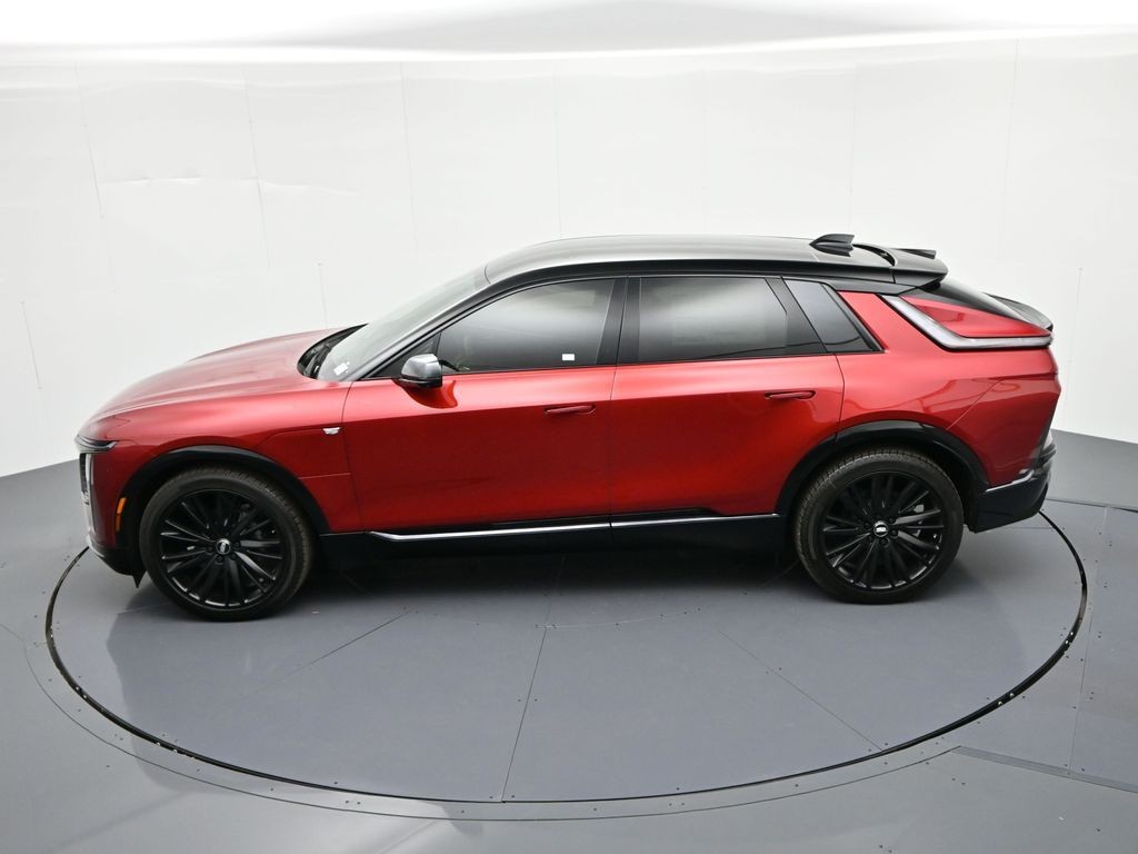 Cadillac LYRIQ Vehicle Full-screen Gallery Image 32