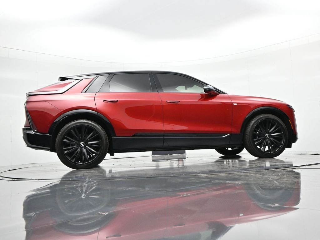 Cadillac LYRIQ Vehicle Full-screen Gallery Image 36