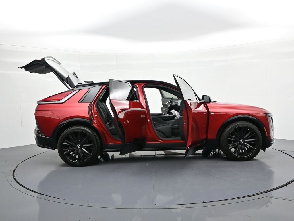 Cadillac LYRIQ Vehicle Full-screen Gallery Image 37