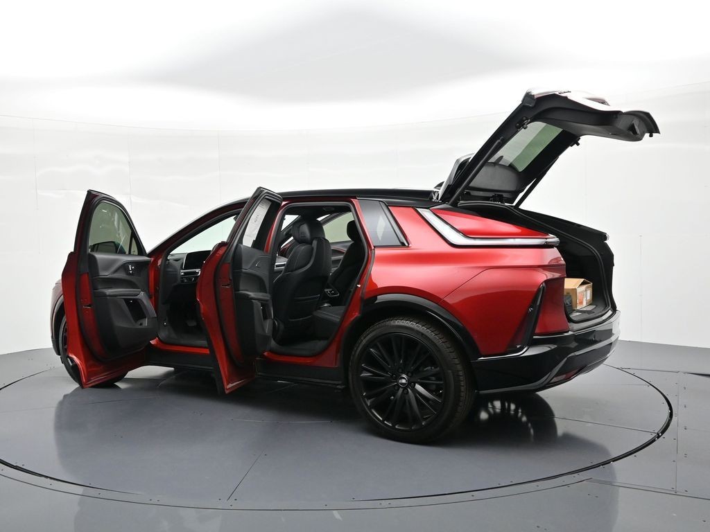 Cadillac LYRIQ Vehicle Full-screen Gallery Image 38