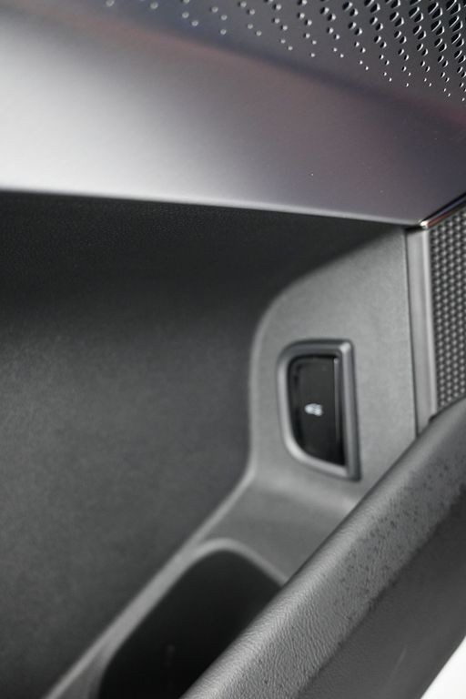 Cadillac LYRIQ Vehicle Full-screen Gallery Image 26