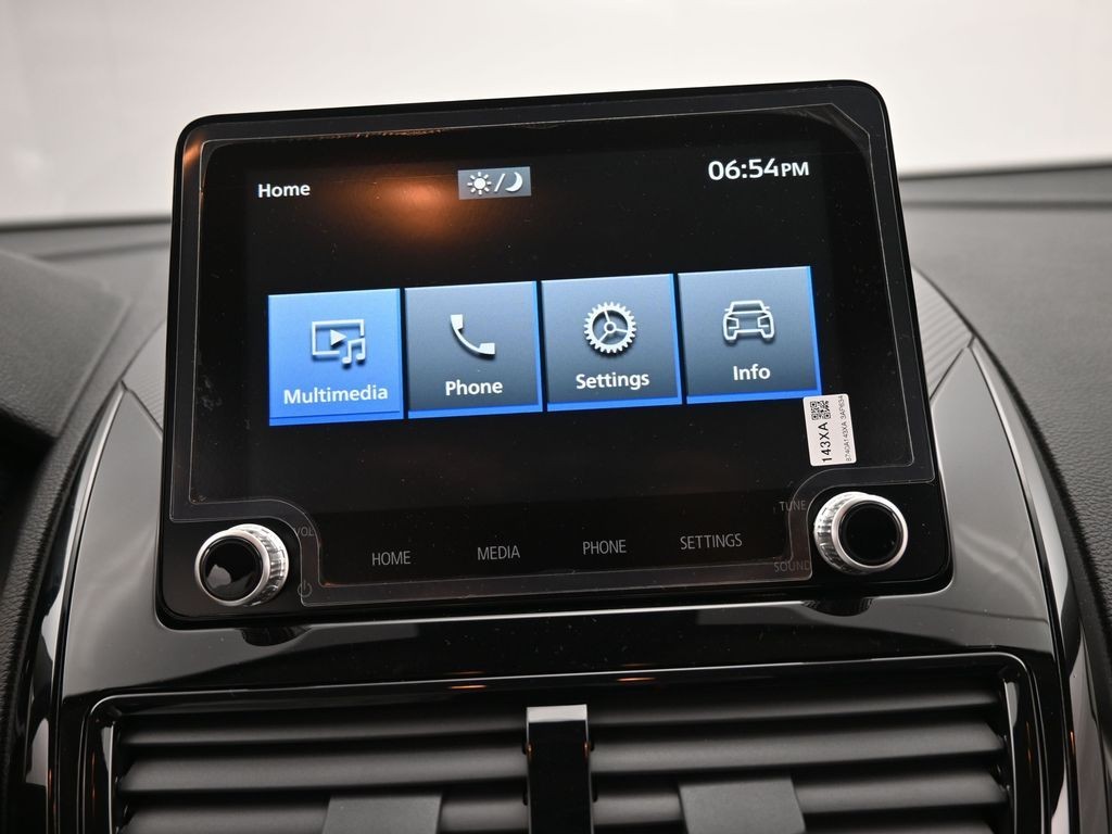 Mitsubishi Eclipse Cross Vehicle Full-screen Gallery Image 10