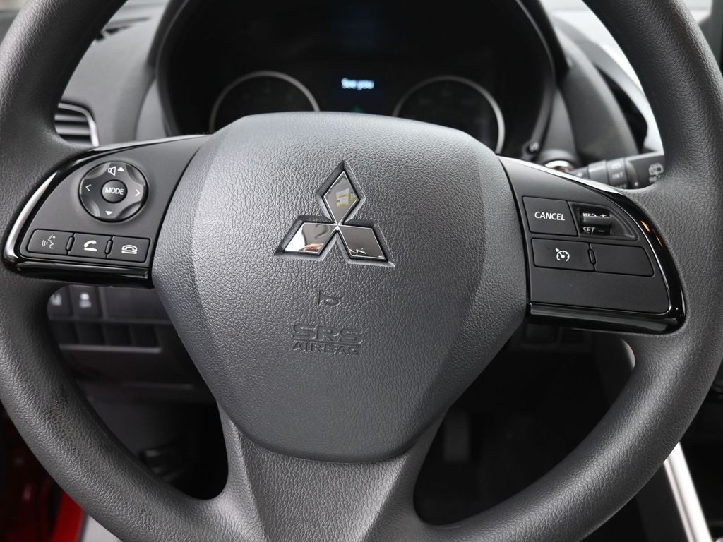 Mitsubishi Eclipse Cross Vehicle Full-screen Gallery Image 13