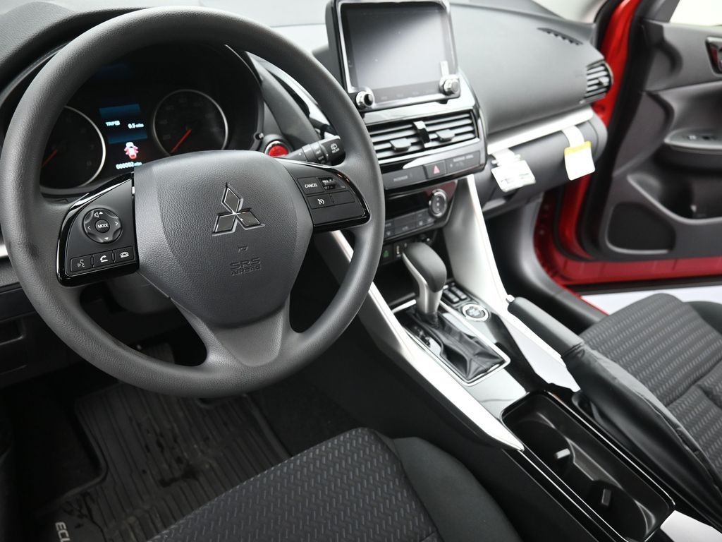 Mitsubishi Eclipse Cross Vehicle Full-screen Gallery Image 16