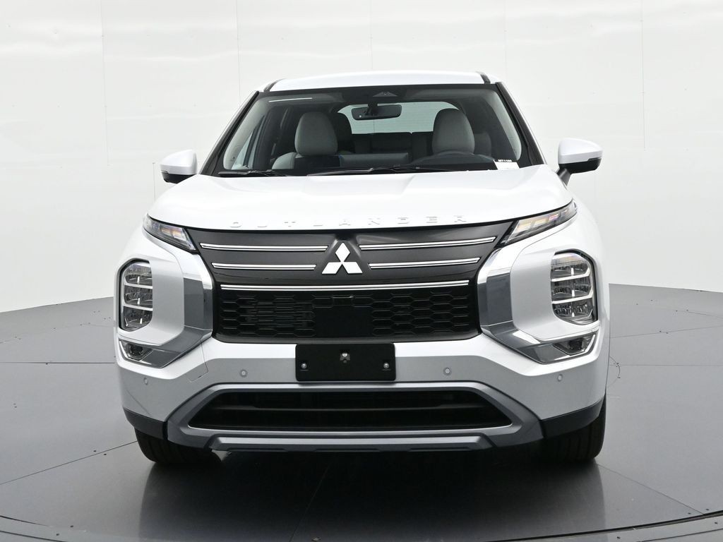 Mitsubishi Outlander Vehicle Full-screen Gallery Image 2