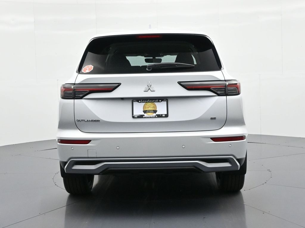 Mitsubishi Outlander Vehicle Full-screen Gallery Image 6