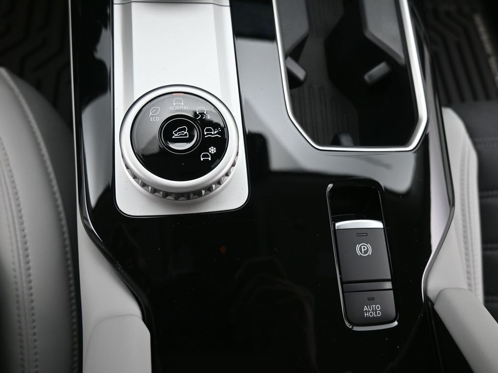 Mitsubishi Outlander Vehicle Full-screen Gallery Image 11