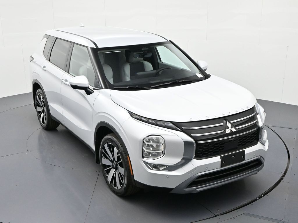 Mitsubishi Outlander Vehicle Full-screen Gallery Image 17