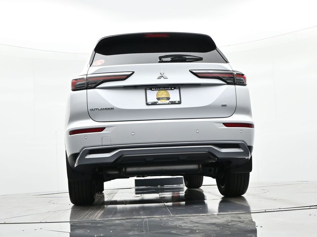 Mitsubishi Outlander Vehicle Full-screen Gallery Image 22