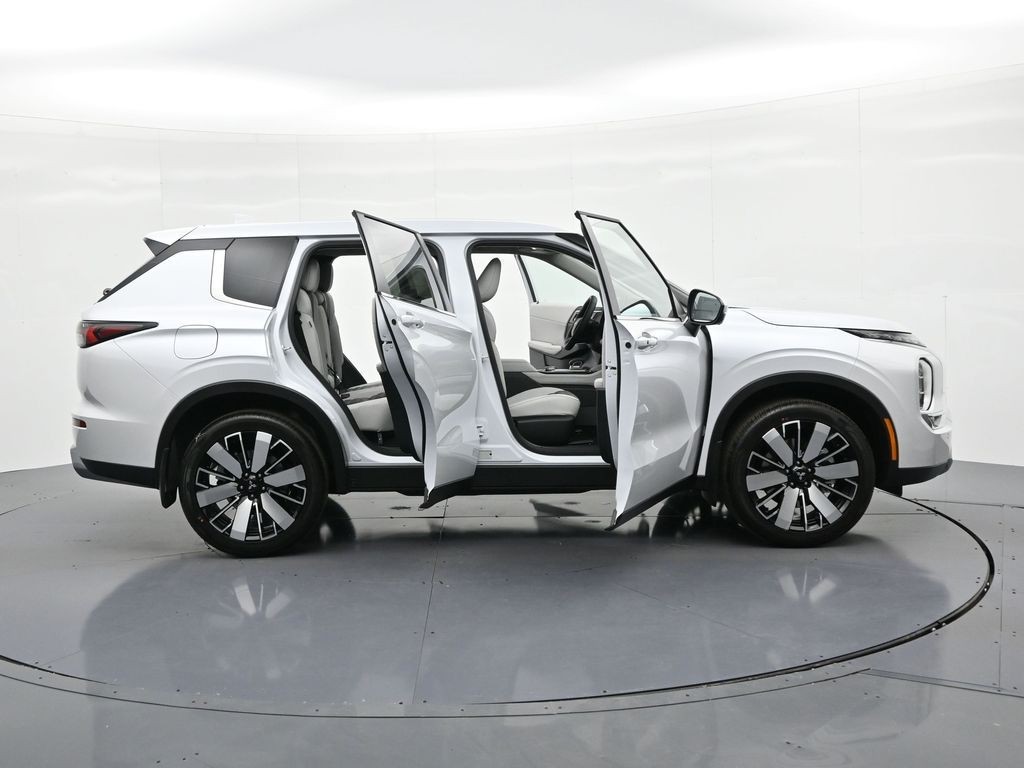 Mitsubishi Outlander Vehicle Full-screen Gallery Image 25