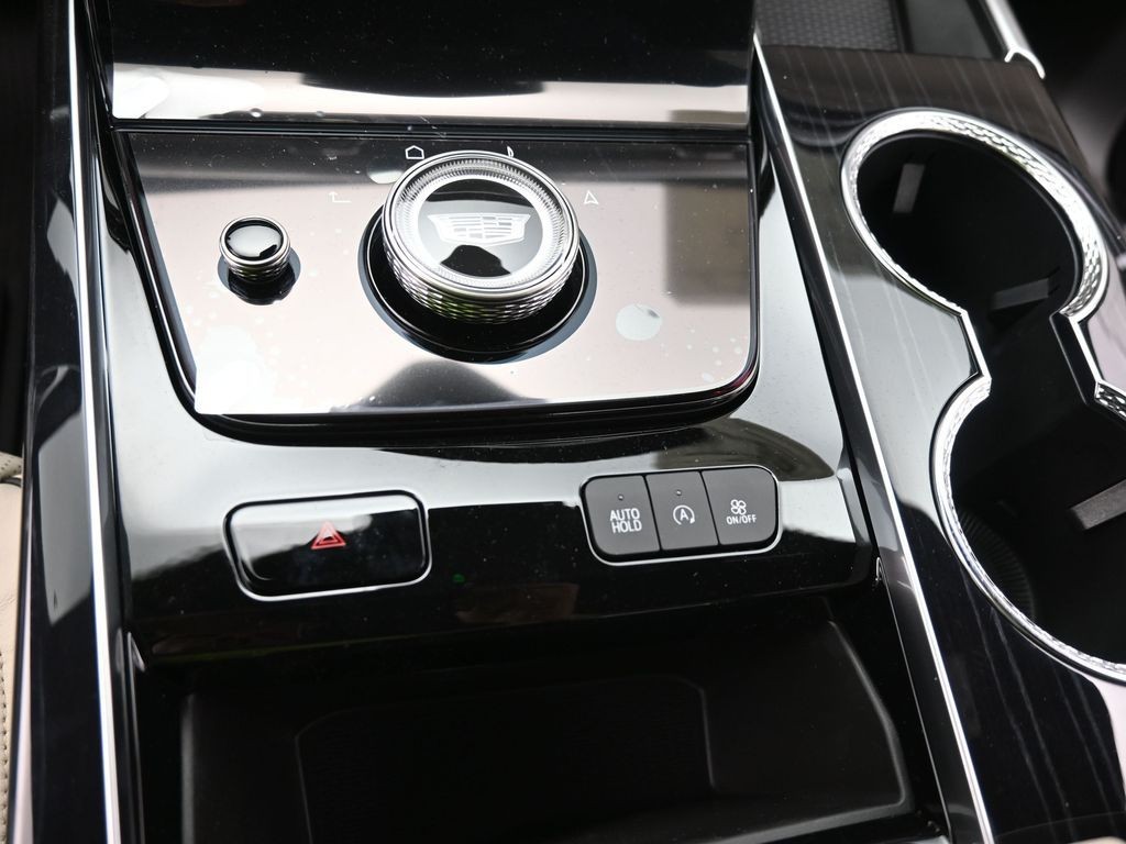 Cadillac Escalade Vehicle Full-screen Gallery Image 12