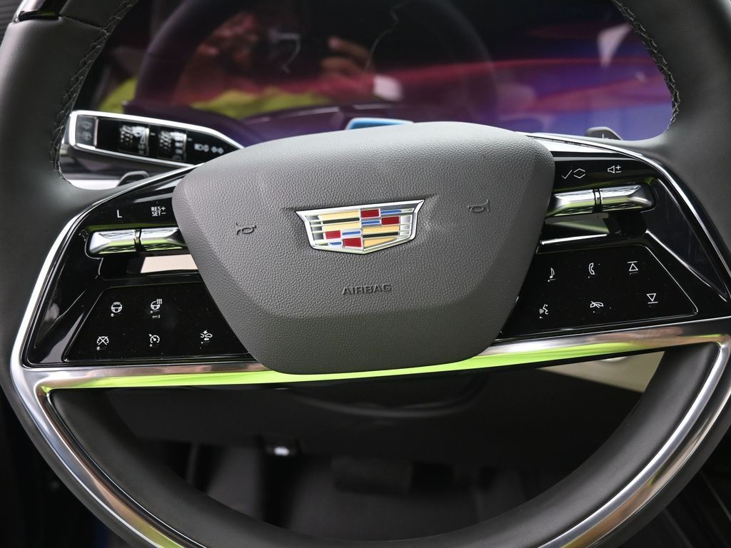 Cadillac Escalade Vehicle Full-screen Gallery Image 13