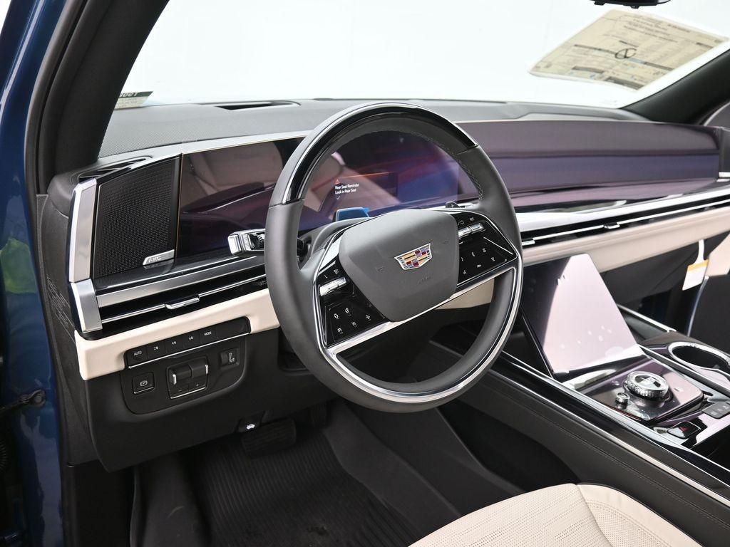 Cadillac Escalade Vehicle Full-screen Gallery Image 15