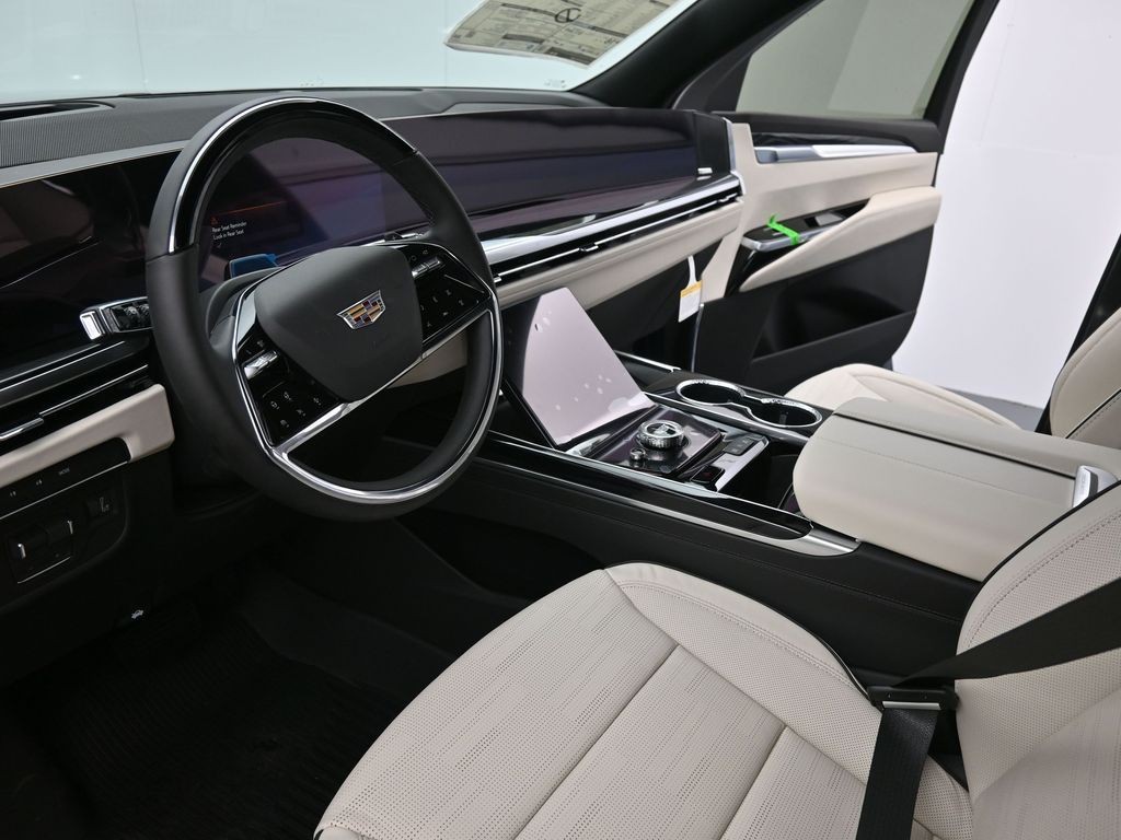 Cadillac Escalade Vehicle Full-screen Gallery Image 16