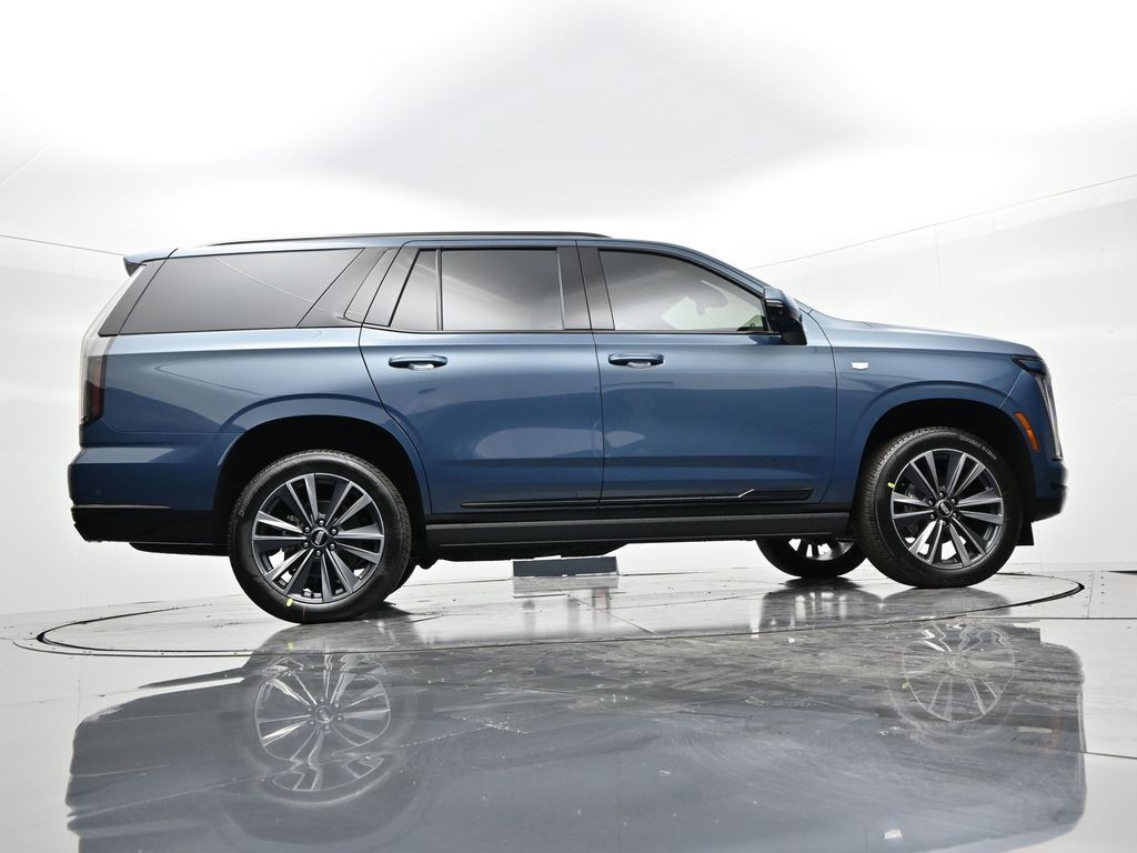 Cadillac Escalade Vehicle Full-screen Gallery Image 24