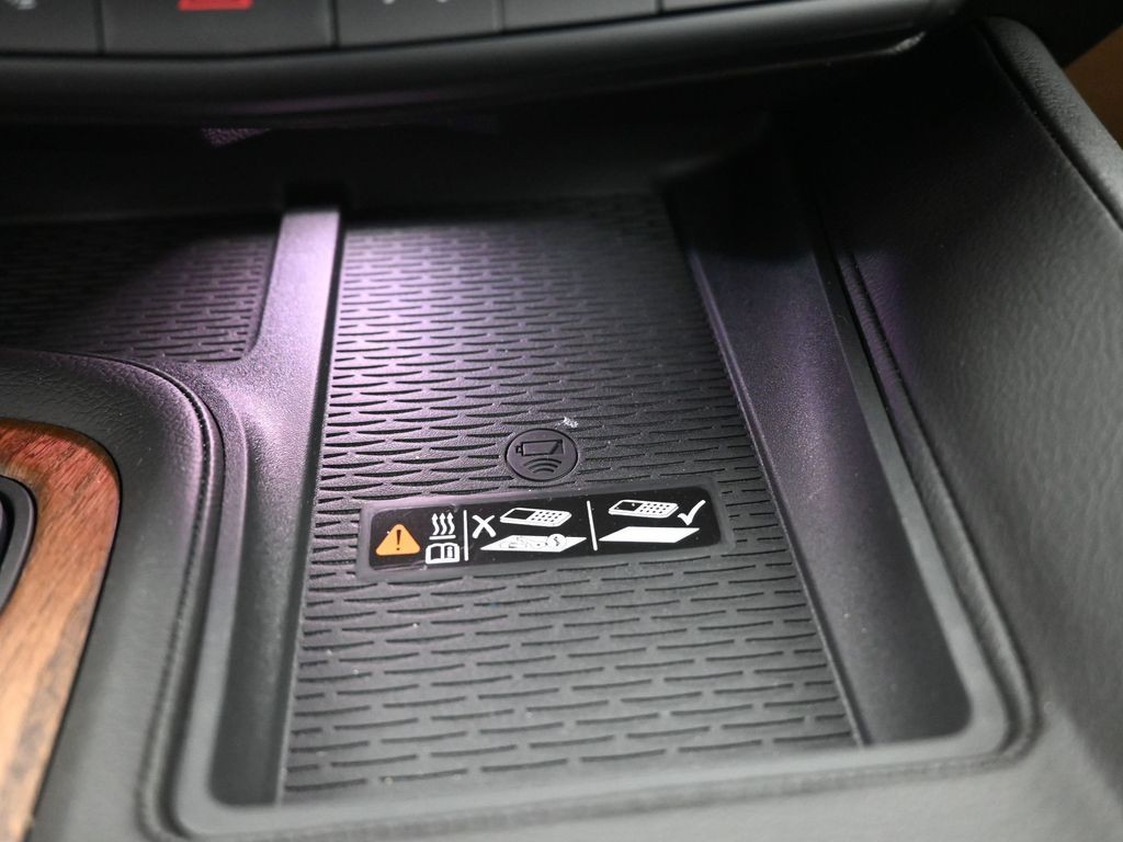 Cadillac CT5 Vehicle Full-screen Gallery Image 12