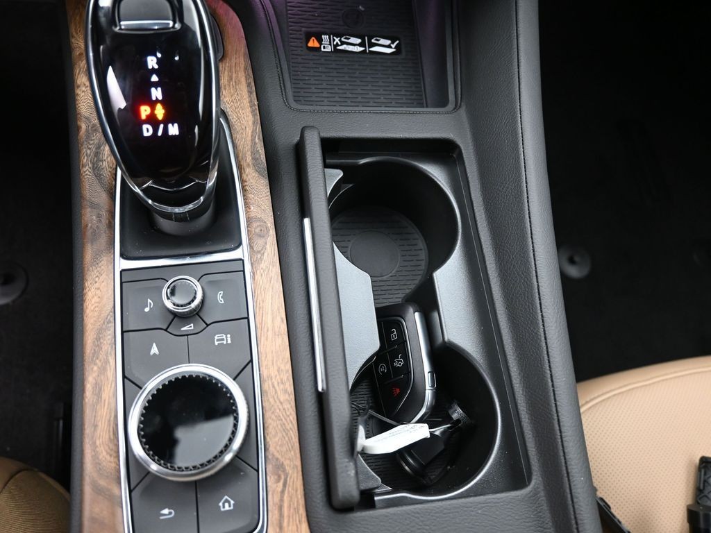 Cadillac CT5 Vehicle Full-screen Gallery Image 14