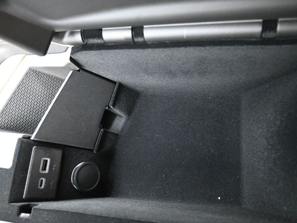 Cadillac CT5 Vehicle Full-screen Gallery Image 15