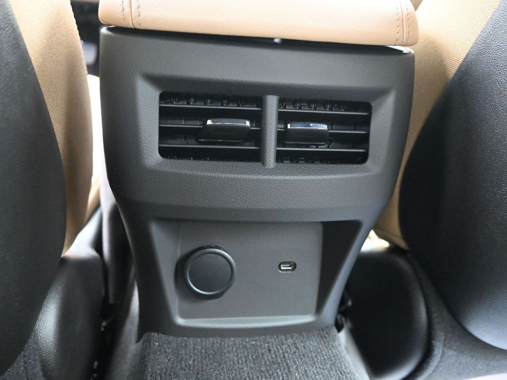 Cadillac CT5 Vehicle Full-screen Gallery Image 22