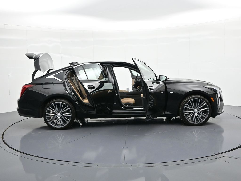 Cadillac CT5 Vehicle Full-screen Gallery Image 31