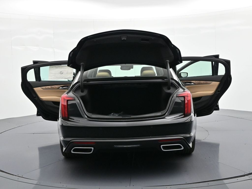 Cadillac CT5 Vehicle Full-screen Gallery Image 34