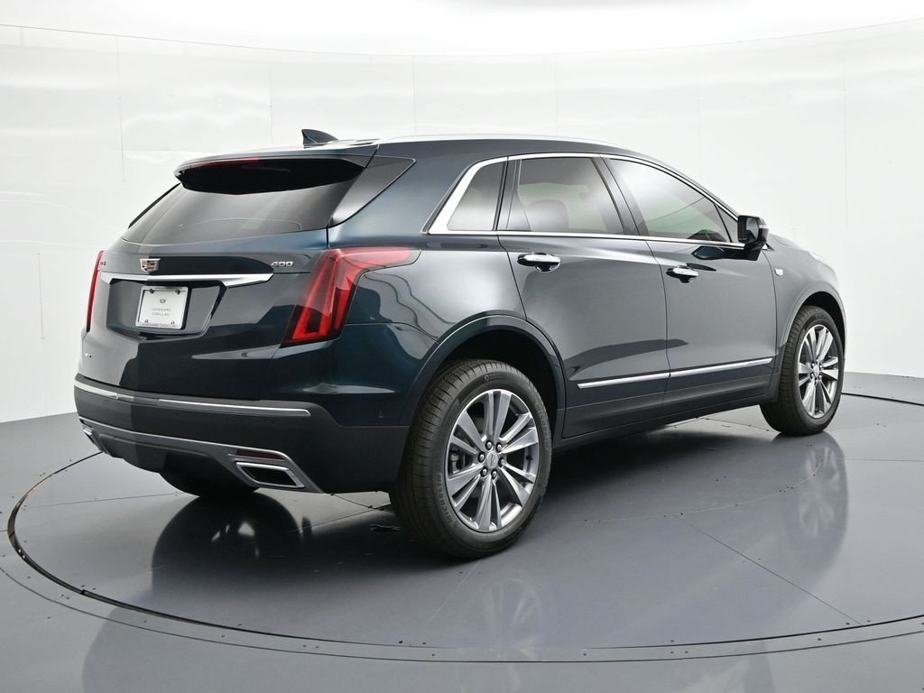 Cadillac XT5 Vehicle Full-screen Gallery Image 5