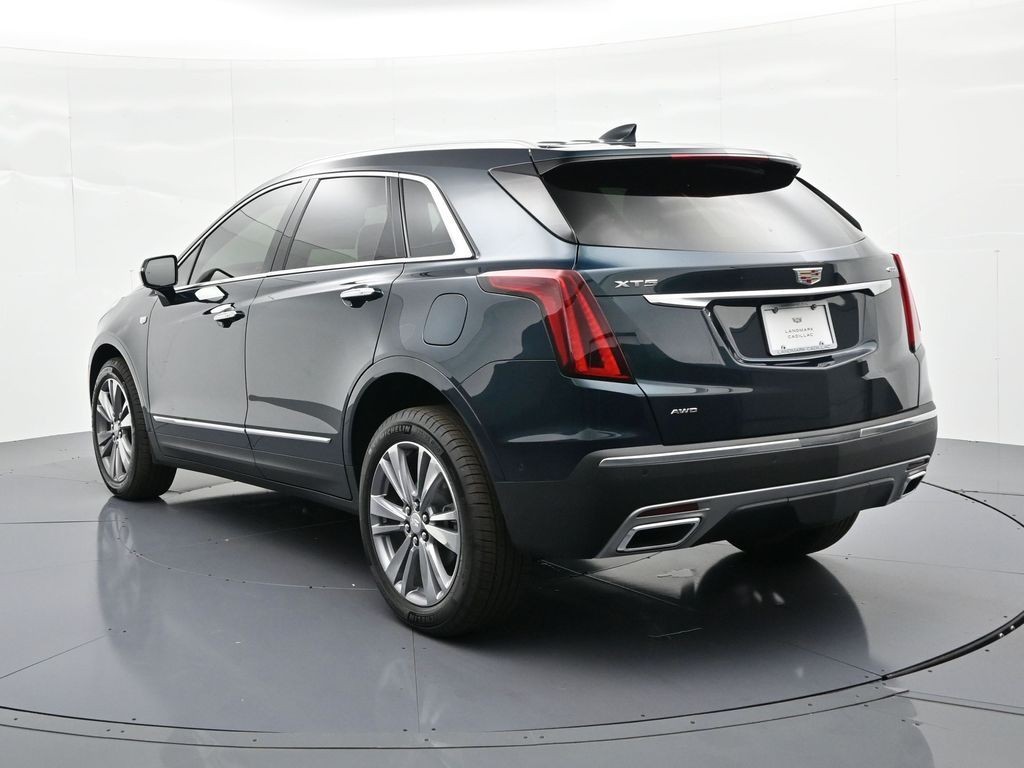 Cadillac XT5 Vehicle Full-screen Gallery Image 7