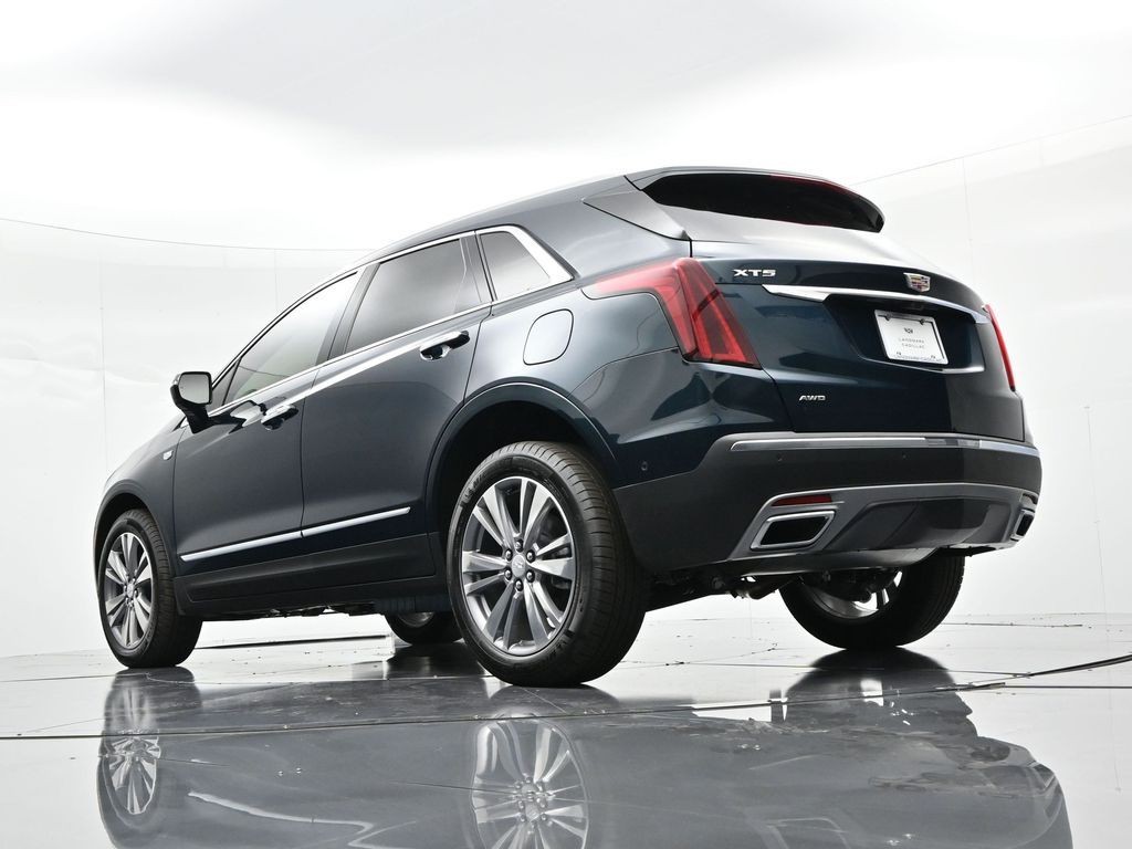Cadillac XT5 Vehicle Full-screen Gallery Image 30