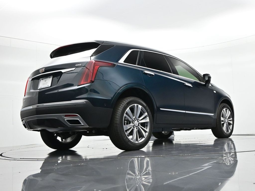 Cadillac XT5 Vehicle Full-screen Gallery Image 32