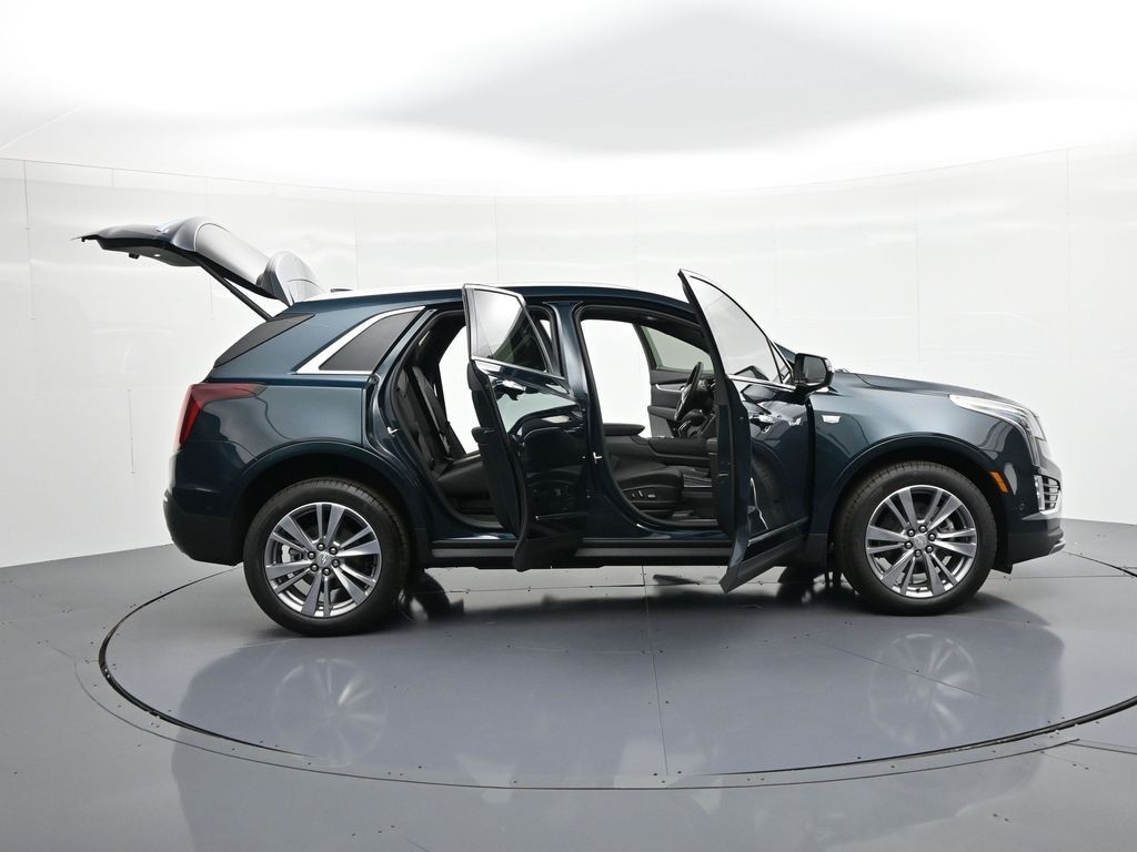 Cadillac XT5 Vehicle Full-screen Gallery Image 34