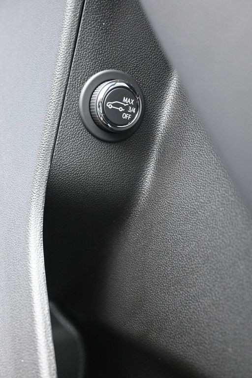 Cadillac XT5 Vehicle Full-screen Gallery Image 21