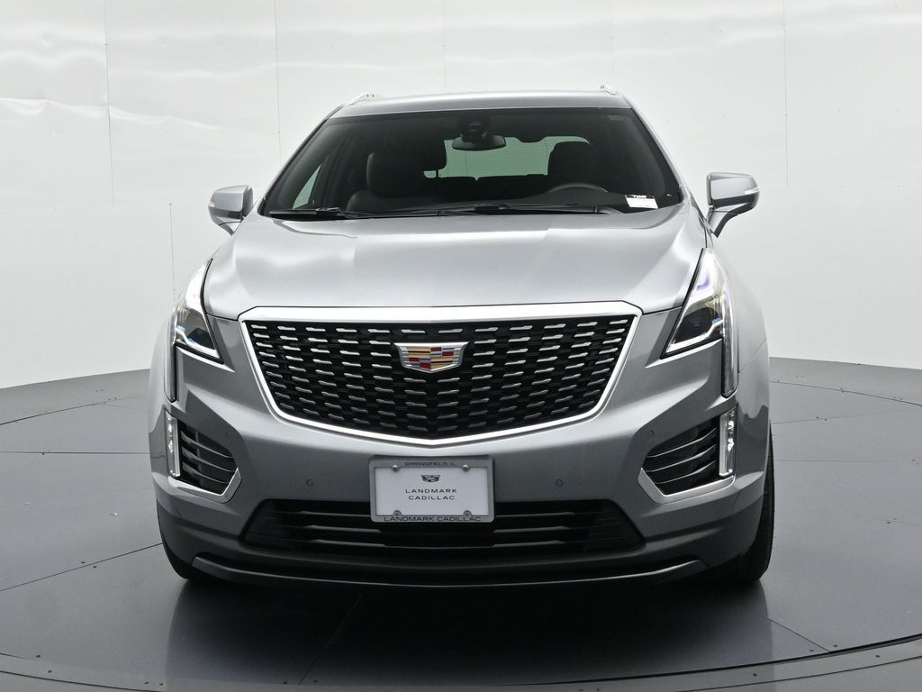 Cadillac XT5 Vehicle Full-screen Gallery Image 2