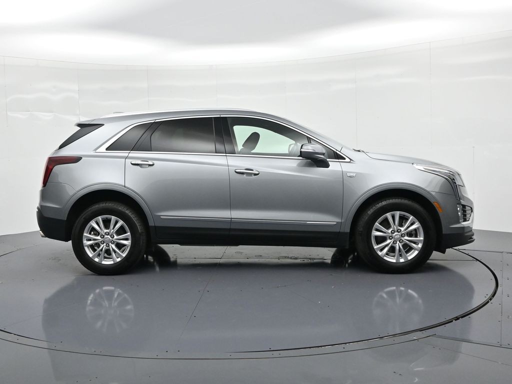 Cadillac XT5 Vehicle Full-screen Gallery Image 4